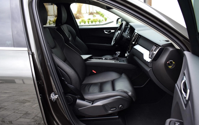 Volvo XC 60 cena 117900 przebieg: 142000, rok produkcji 2020 z Kielce małe 254